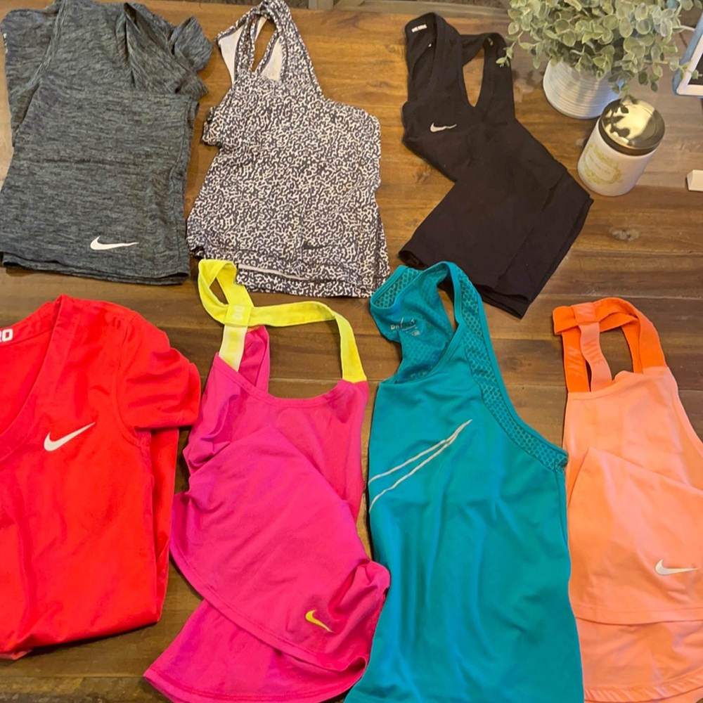 Women Nike Shirts in Small 7 for price of 1